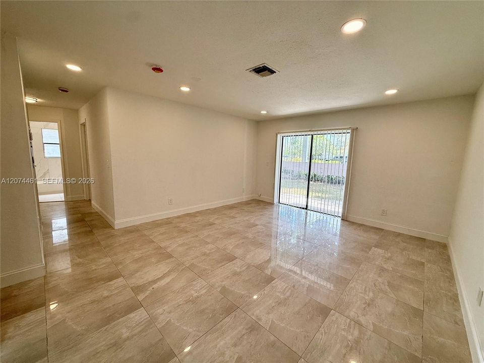 For Rent: $2,600 (3 beds, 2 baths, 1030 Square Feet)