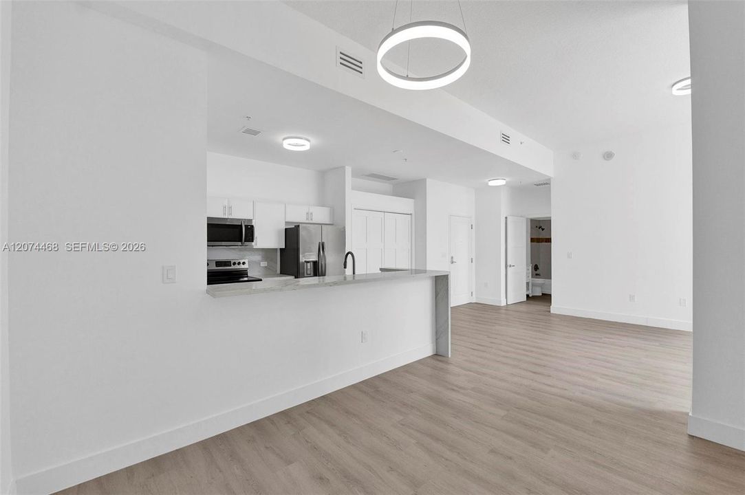 For Rent: $2,500 (1 beds, 1 baths, 887 Square Feet)