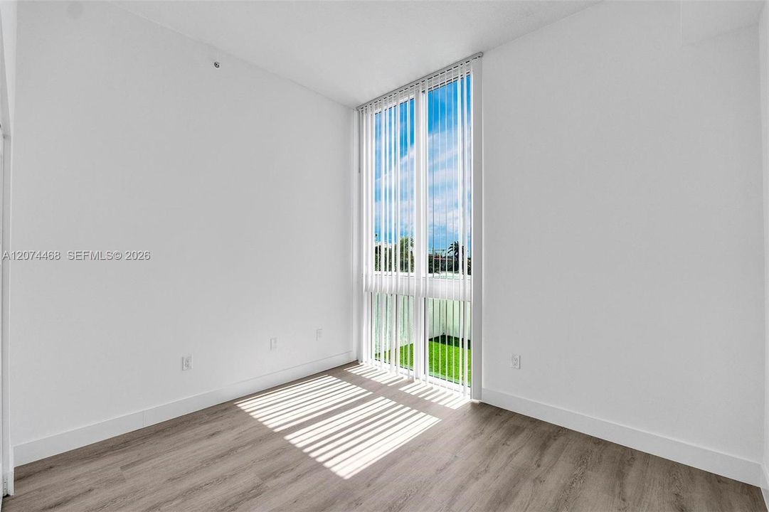 For Rent: $2,500 (1 beds, 1 baths, 887 Square Feet)