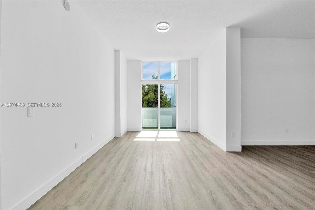 For Rent: $2,500 (1 beds, 1 baths, 887 Square Feet)