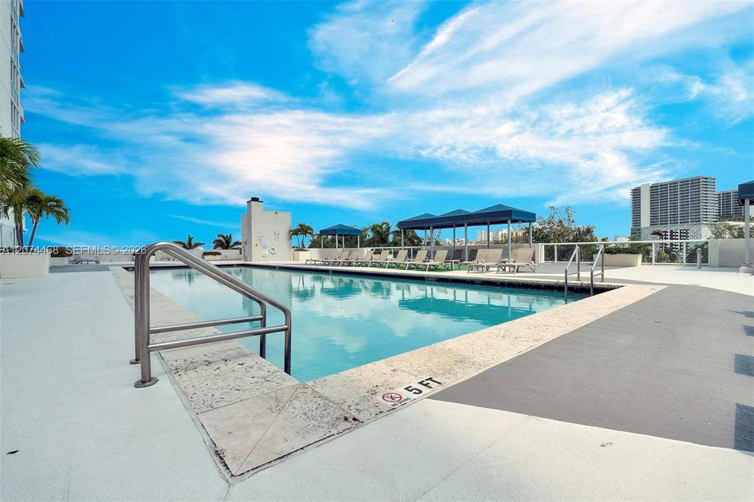 For Rent: $2,500 (1 beds, 1 baths, 887 Square Feet)