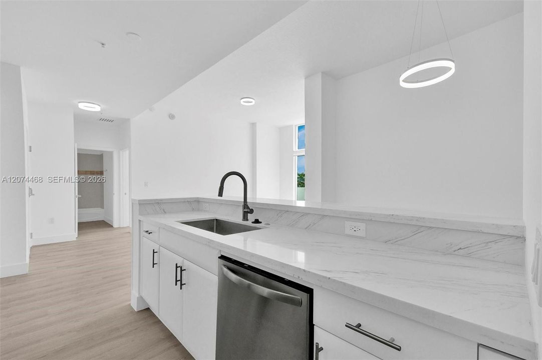 For Rent: $2,500 (1 beds, 1 baths, 887 Square Feet)