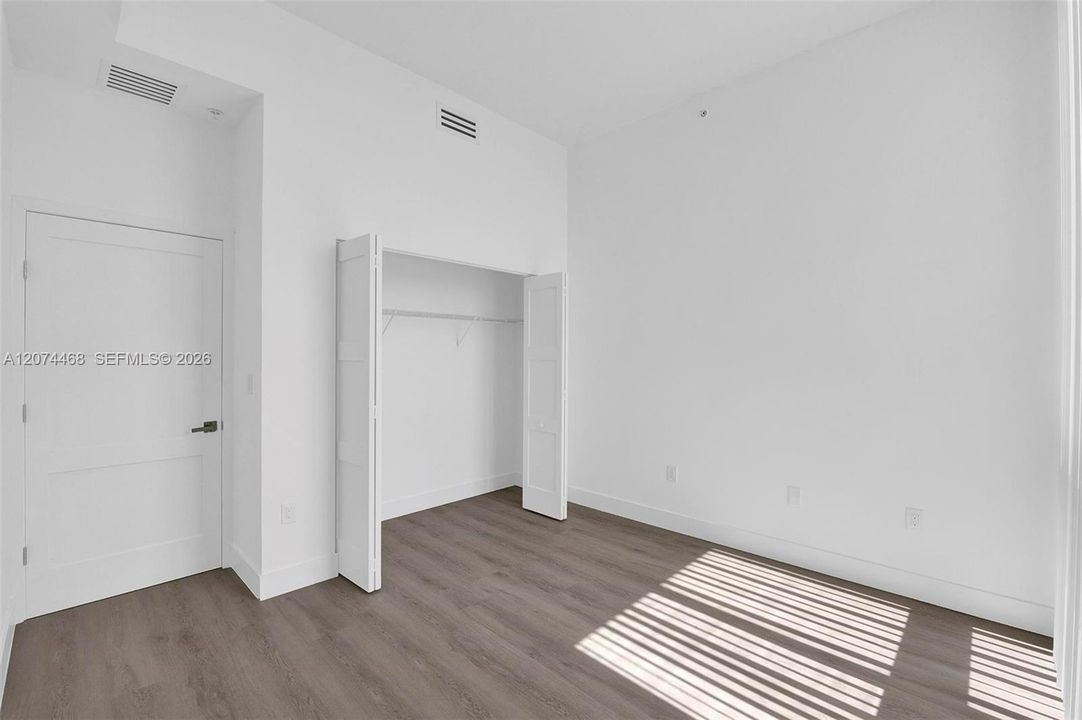 For Rent: $2,500 (1 beds, 1 baths, 887 Square Feet)
