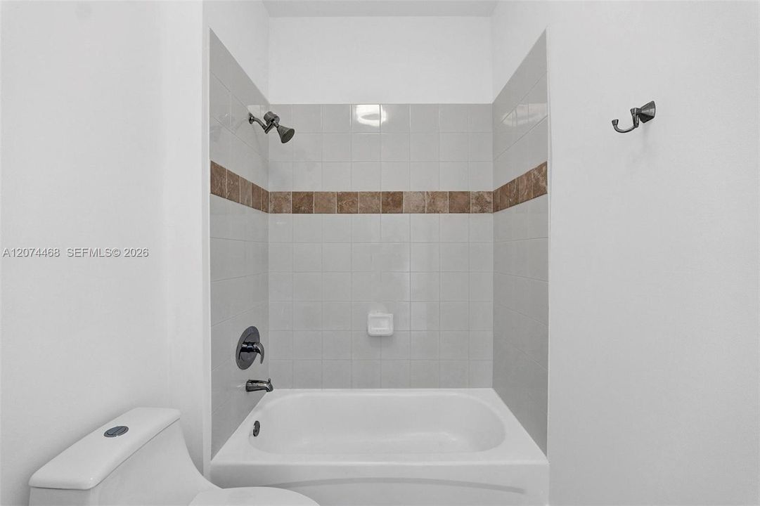 For Rent: $2,500 (1 beds, 1 baths, 887 Square Feet)