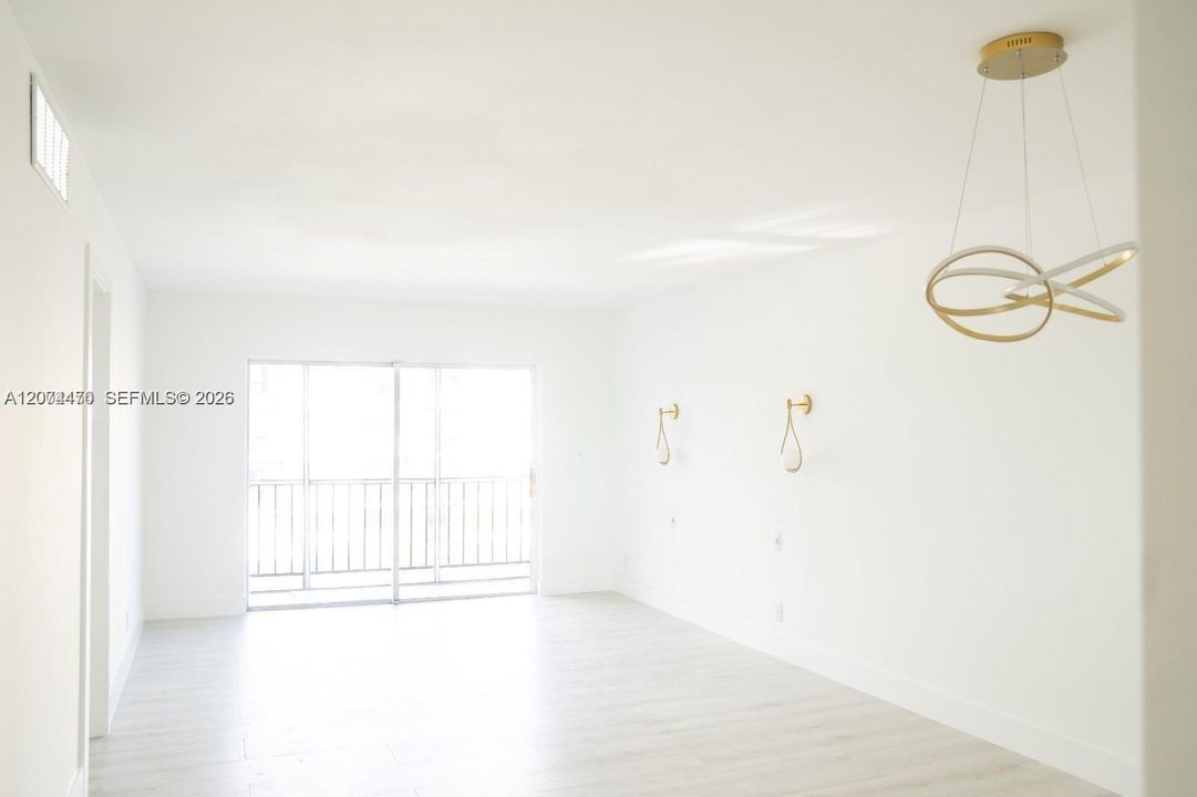 For Sale: $336,000 (2 beds, 2 baths, 918 Square Feet)