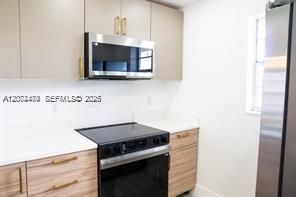 For Sale: $336,000 (2 beds, 2 baths, 918 Square Feet)