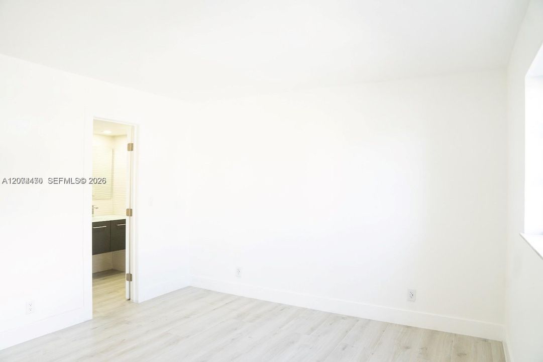 For Sale: $336,000 (2 beds, 2 baths, 918 Square Feet)