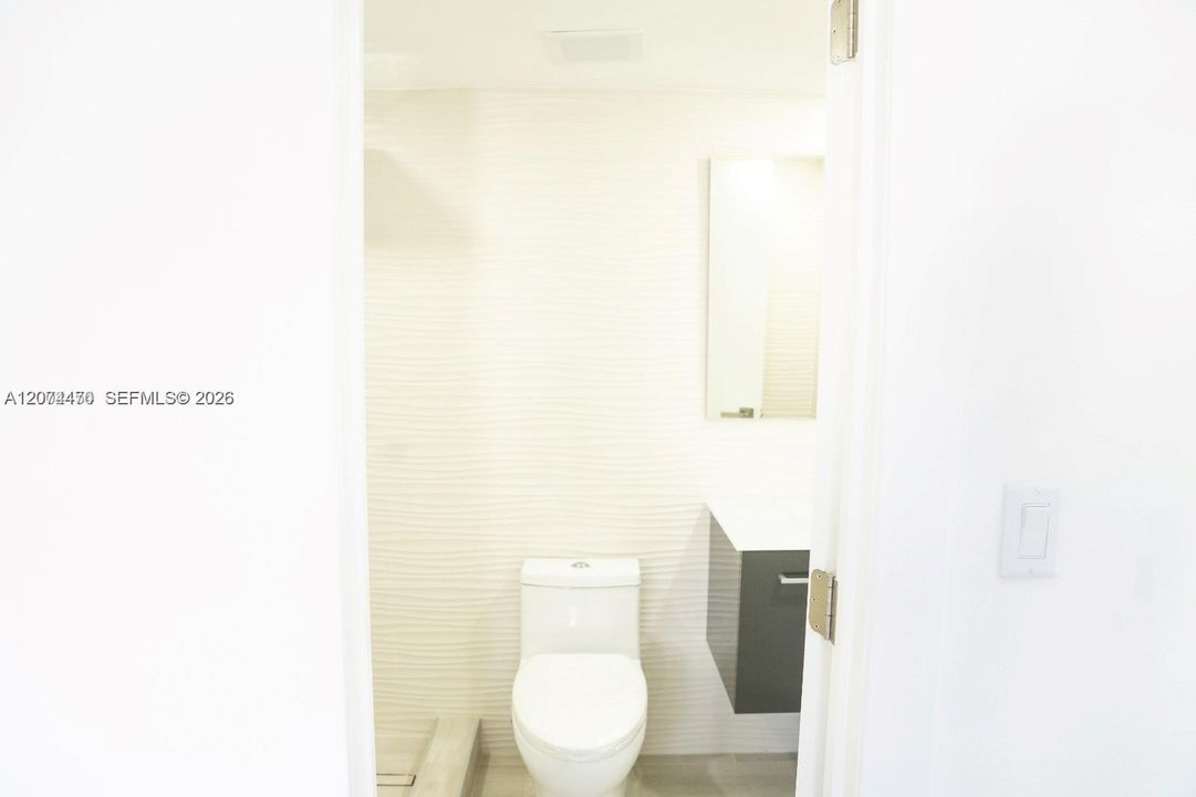 For Sale: $336,000 (2 beds, 2 baths, 918 Square Feet)