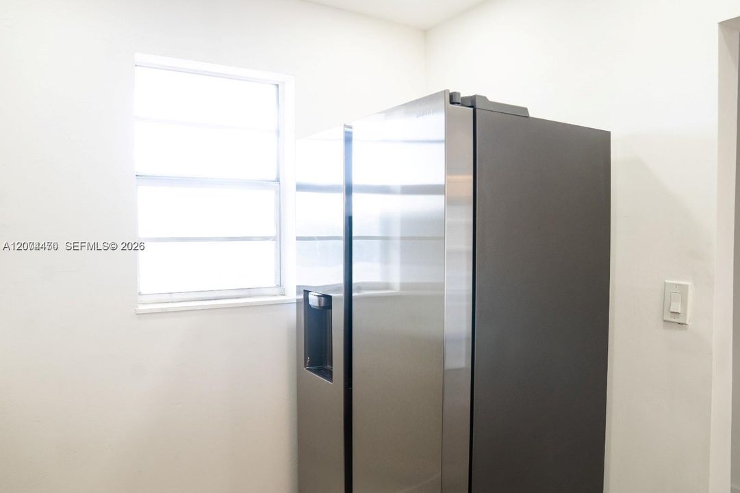 For Sale: $336,000 (2 beds, 2 baths, 918 Square Feet)