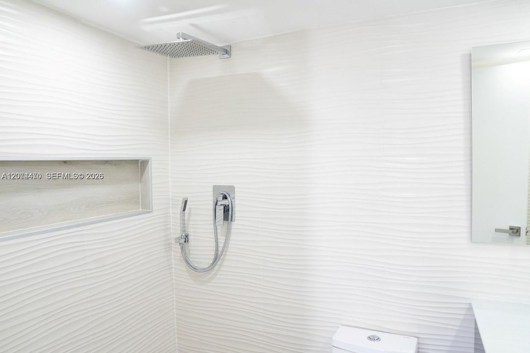 For Sale: $336,000 (2 beds, 2 baths, 918 Square Feet)