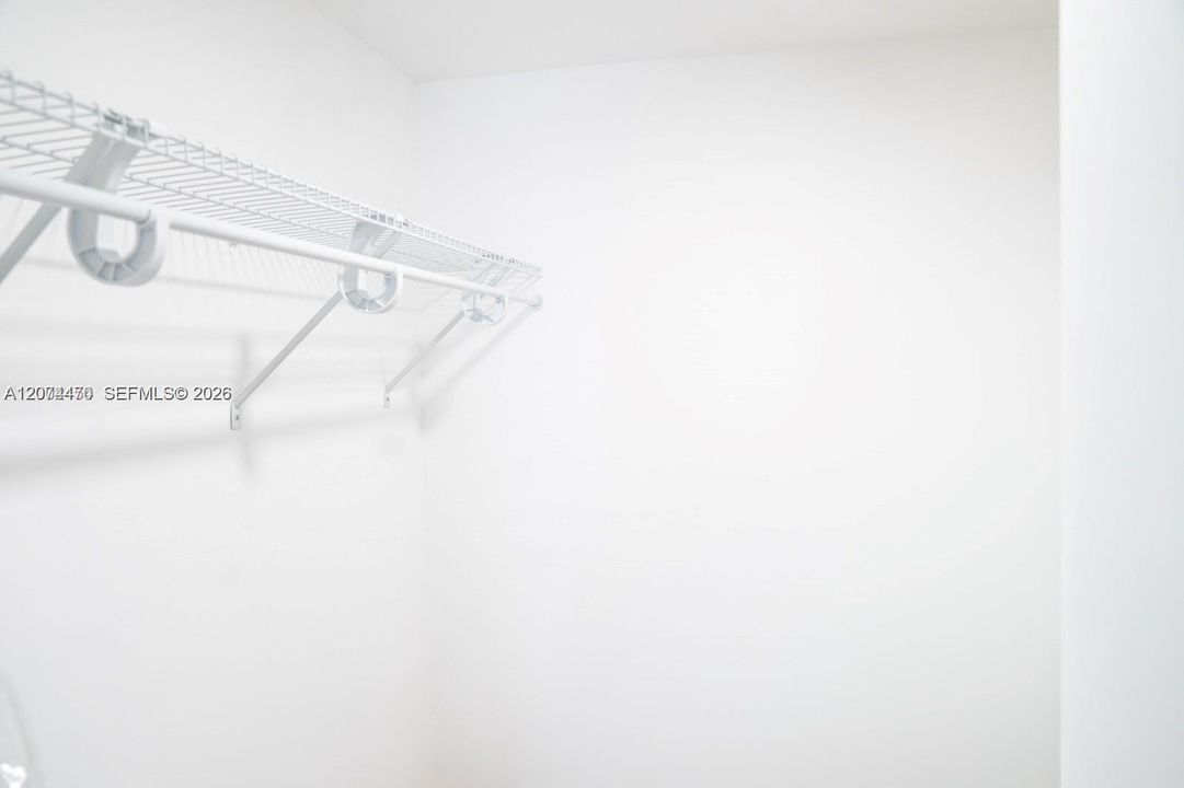 For Sale: $336,000 (2 beds, 2 baths, 918 Square Feet)