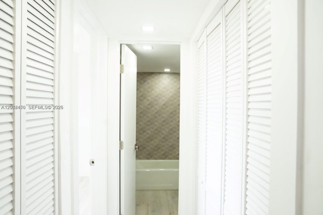 For Sale: $336,000 (2 beds, 2 baths, 918 Square Feet)
