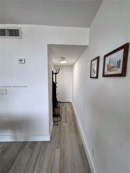 For Rent: $2,275 (2 beds, 2 baths, 963 Square Feet)