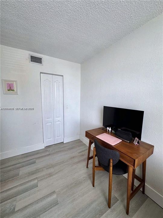 For Rent: $2,275 (2 beds, 2 baths, 963 Square Feet)