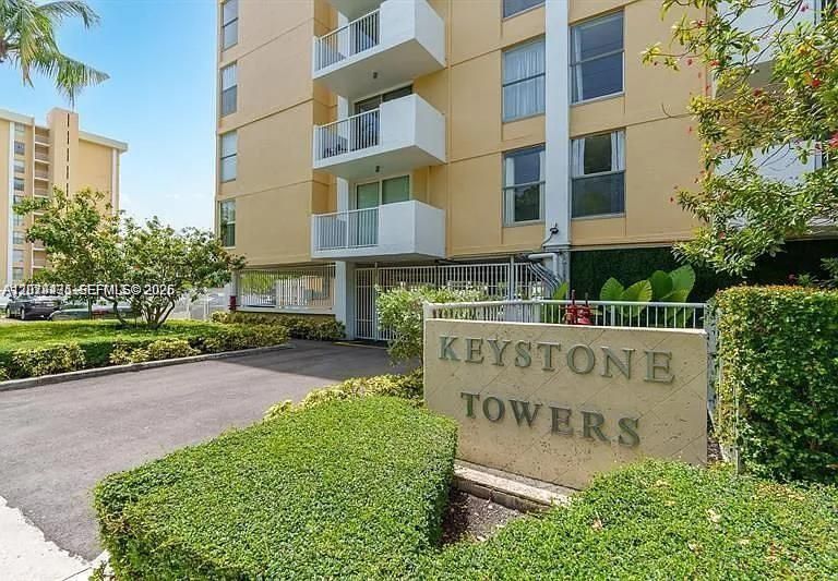 For Rent: $2,275 (2 beds, 2 baths, 963 Square Feet)