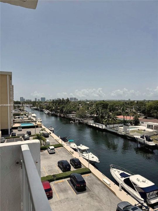 For Rent: $2,275 (2 beds, 2 baths, 963 Square Feet)