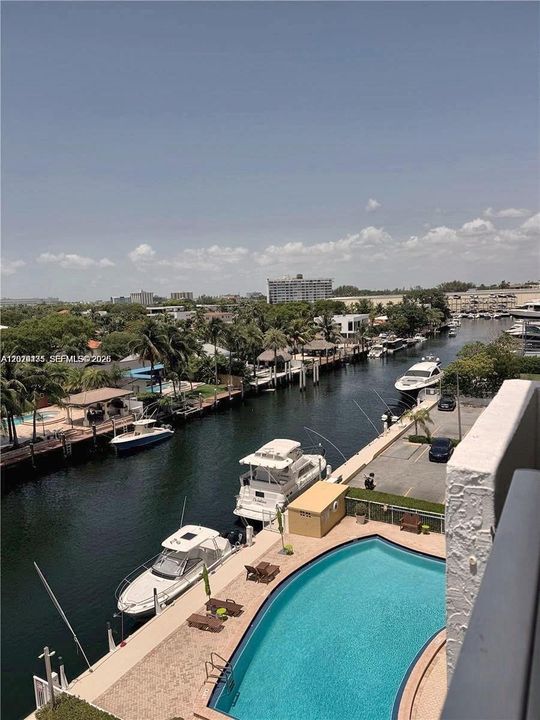 For Rent: $2,275 (2 beds, 2 baths, 963 Square Feet)