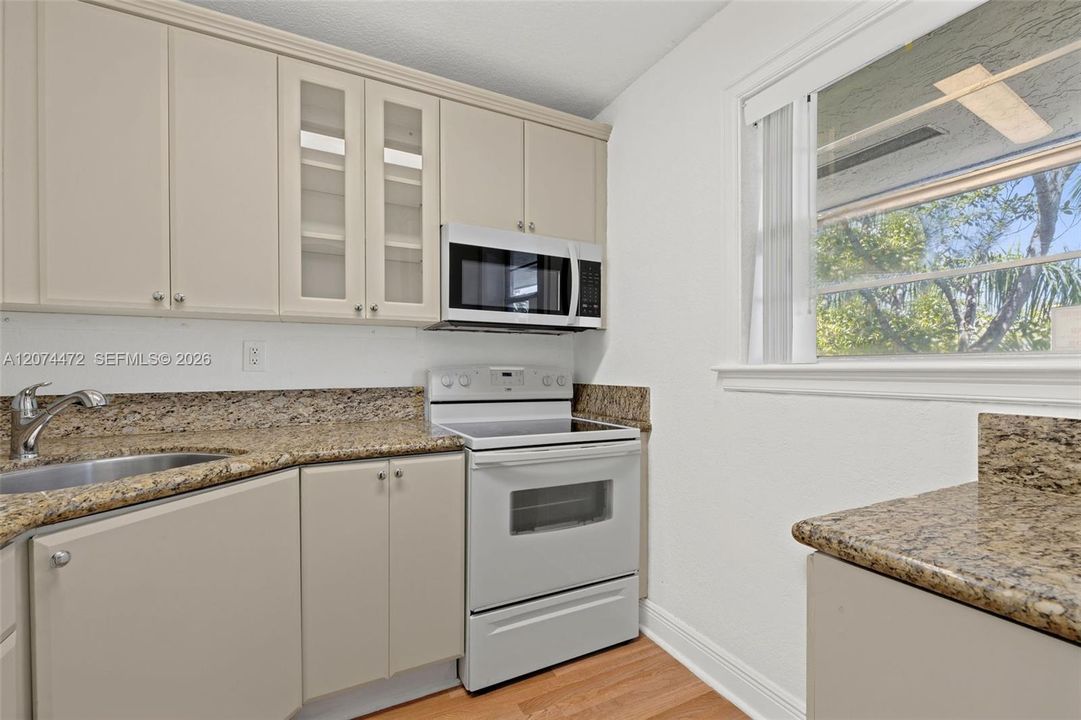 For Rent: $1,675 (1 beds, 1 baths, 664 Square Feet)