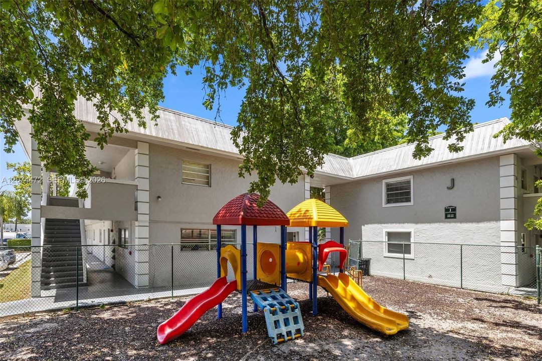 For Rent: $1,675 (1 beds, 1 baths, 664 Square Feet)