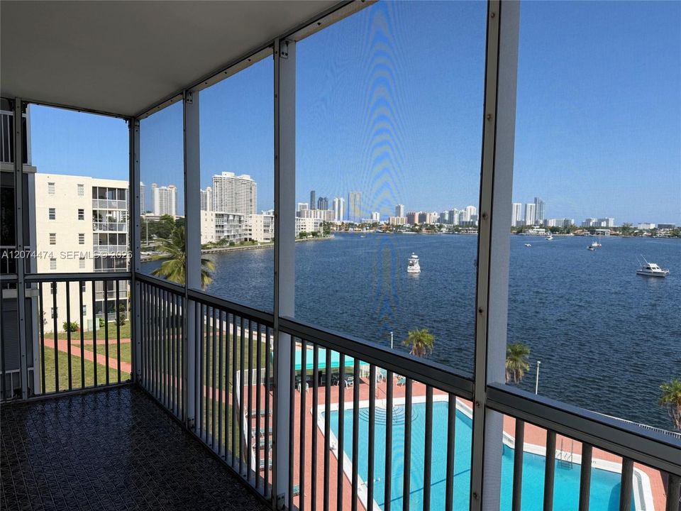 For Rent: $2,300 (2 beds, 2 baths, 1083 Square Feet)