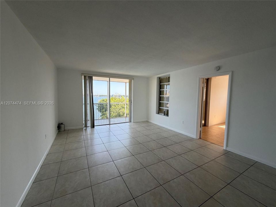 For Rent: $2,300 (2 beds, 2 baths, 1083 Square Feet)