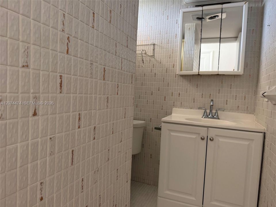 For Rent: $2,300 (2 beds, 2 baths, 1083 Square Feet)