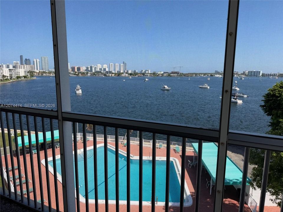 For Rent: $2,300 (2 beds, 2 baths, 1083 Square Feet)