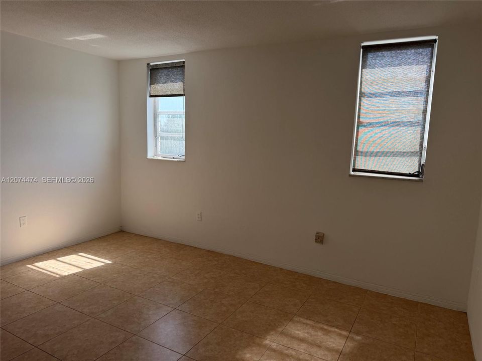 For Rent: $2,300 (2 beds, 2 baths, 1083 Square Feet)