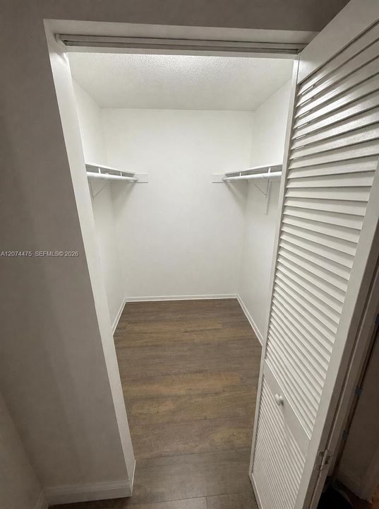 MASTER WALK-IN