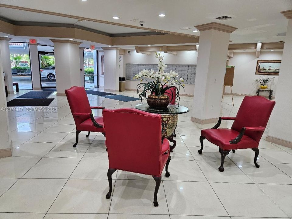 For Rent: $1,575 (1 beds, 1 baths, 825 Square Feet)
