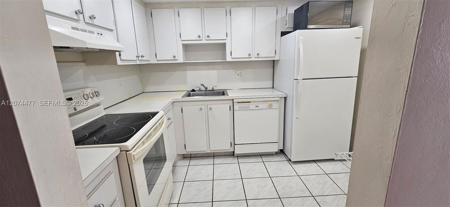For Rent: $1,575 (1 beds, 1 baths, 825 Square Feet)