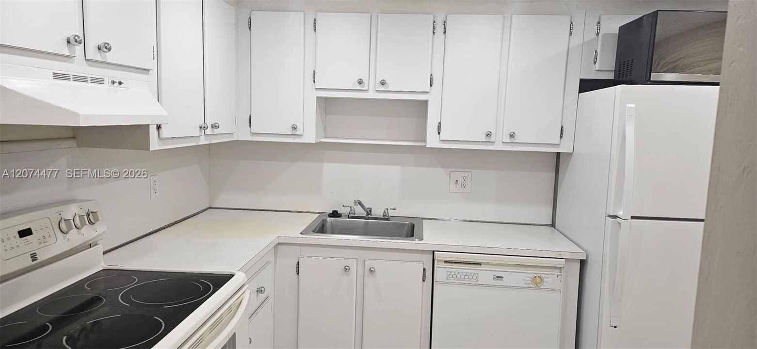 For Rent: $1,575 (1 beds, 1 baths, 825 Square Feet)