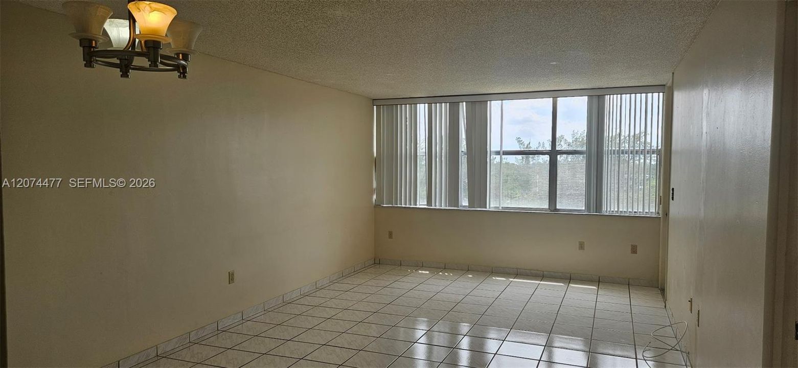 For Rent: $1,575 (1 beds, 1 baths, 825 Square Feet)