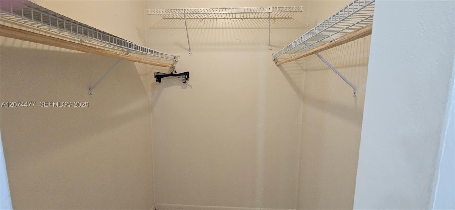 For Rent: $1,575 (1 beds, 1 baths, 825 Square Feet)
