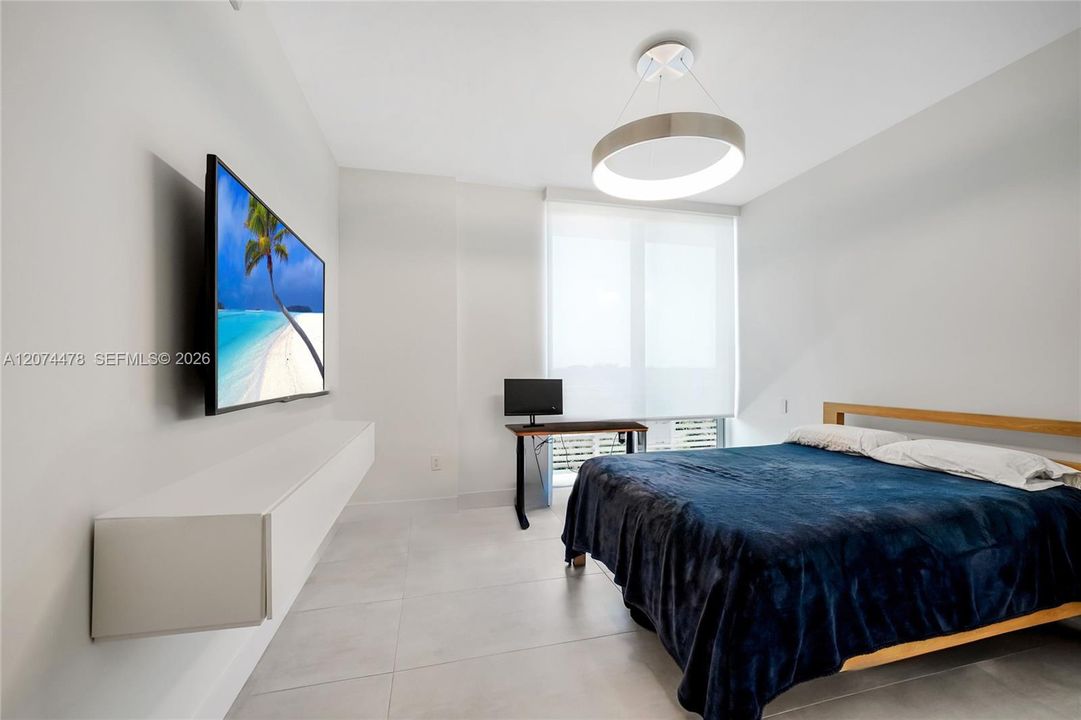 For Sale: $3,850,000 (3 beds, 3 baths, 2560 Square Feet)