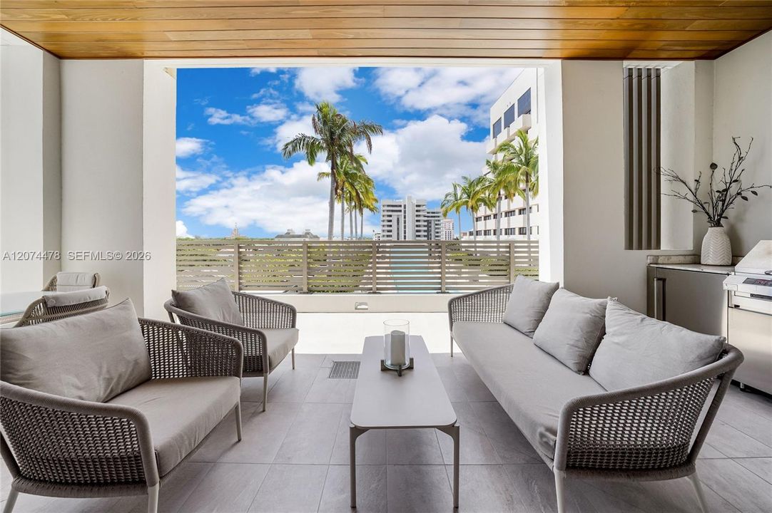 For Sale: $3,850,000 (3 beds, 3 baths, 2560 Square Feet)