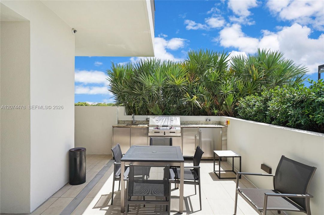For Sale: $3,850,000 (3 beds, 3 baths, 2560 Square Feet)