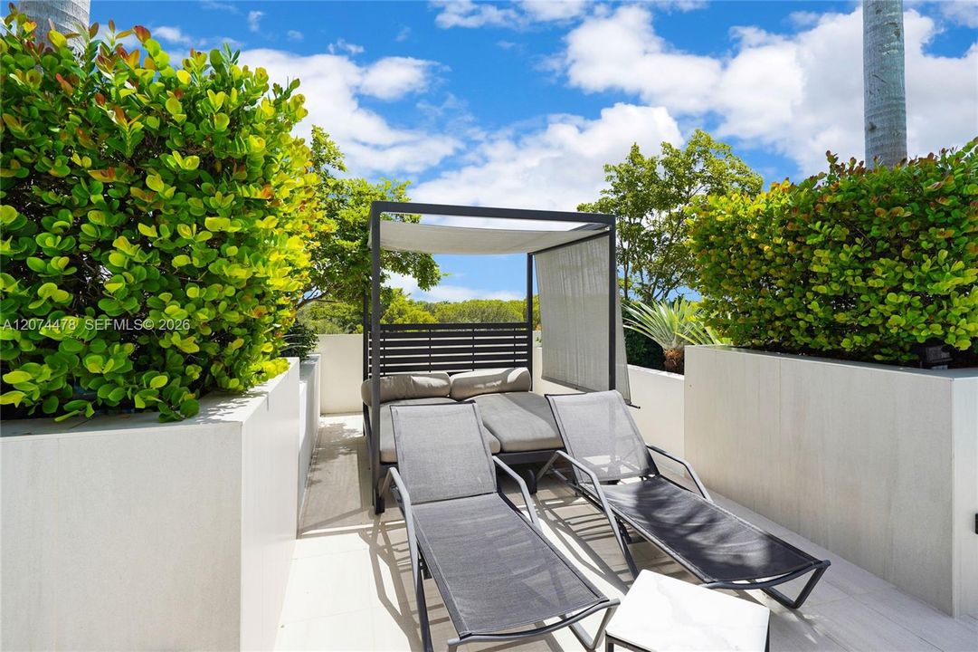 For Sale: $3,850,000 (3 beds, 3 baths, 2560 Square Feet)