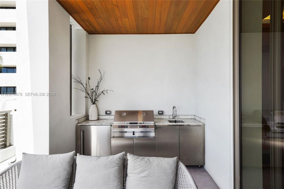 For Sale: $3,850,000 (3 beds, 3 baths, 2560 Square Feet)