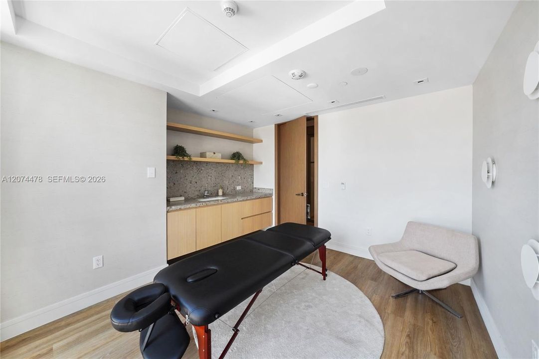 For Sale: $3,850,000 (3 beds, 3 baths, 2560 Square Feet)