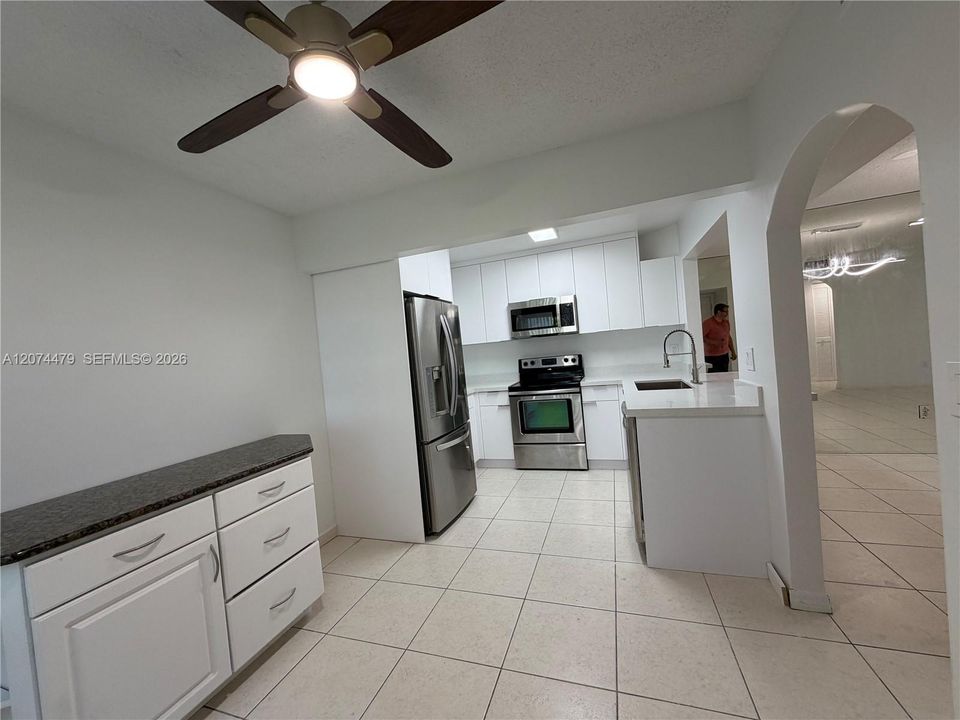 For Sale: $275,000 (2 beds, 2 baths, 1060 Square Feet)