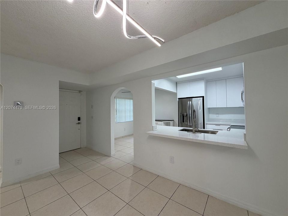 For Sale: $275,000 (2 beds, 2 baths, 1060 Square Feet)