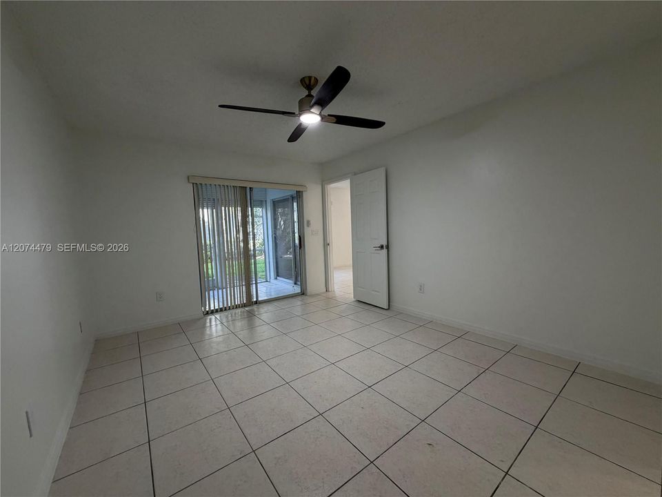 For Sale: $275,000 (2 beds, 2 baths, 1060 Square Feet)