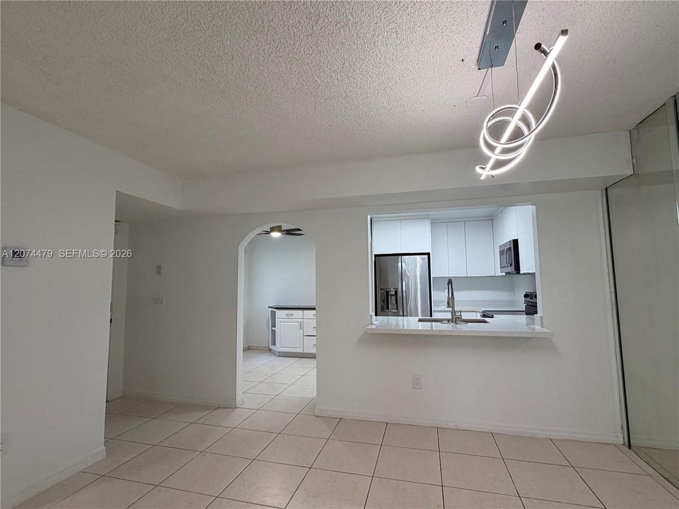 For Sale: $275,000 (2 beds, 2 baths, 1060 Square Feet)