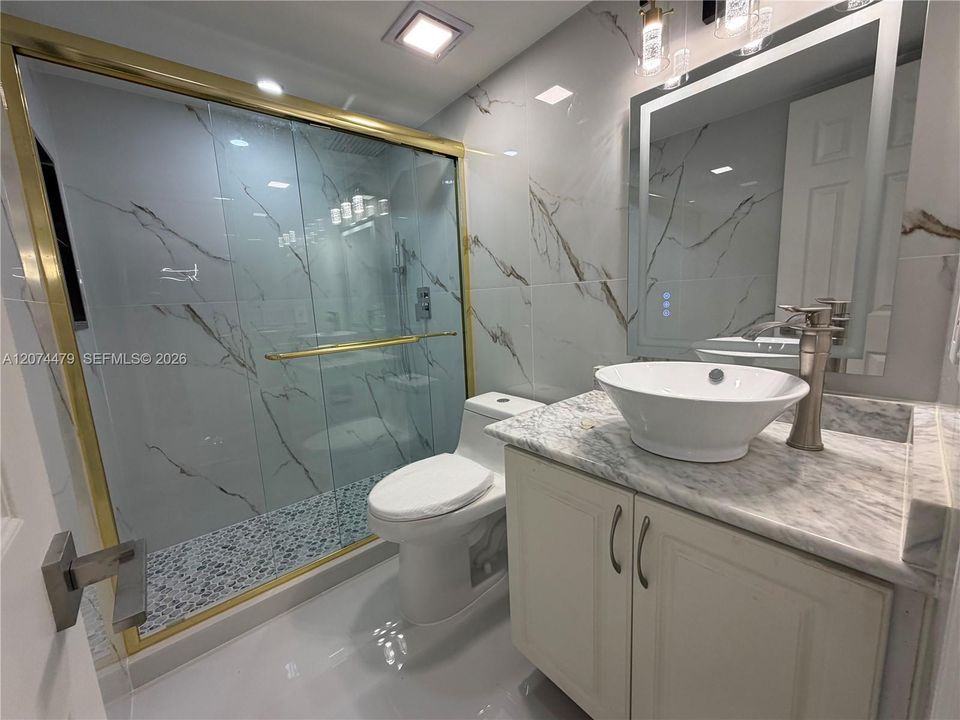 For Sale: $275,000 (2 beds, 2 baths, 1060 Square Feet)
