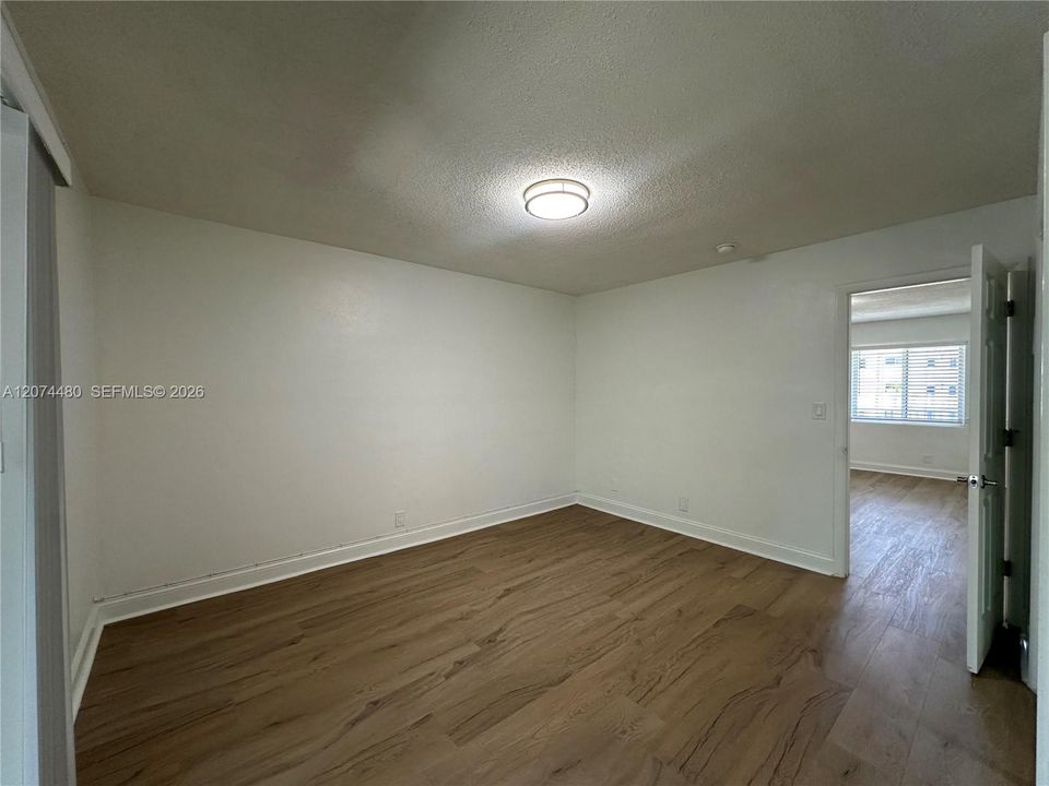 For Rent: $1,895 (1 beds, 1 baths, 925 Square Feet)
