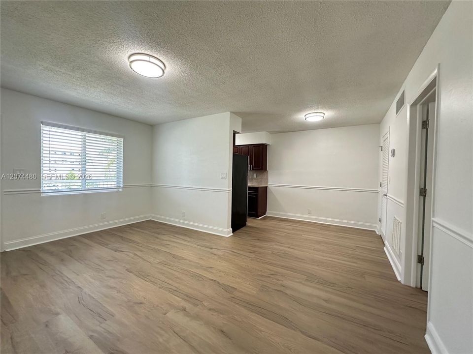 For Rent: $1,895 (1 beds, 1 baths, 925 Square Feet)