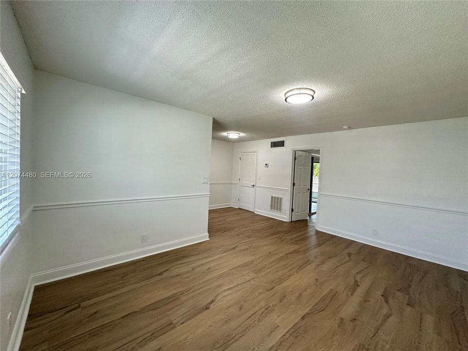 For Rent: $1,895 (1 beds, 1 baths, 925 Square Feet)