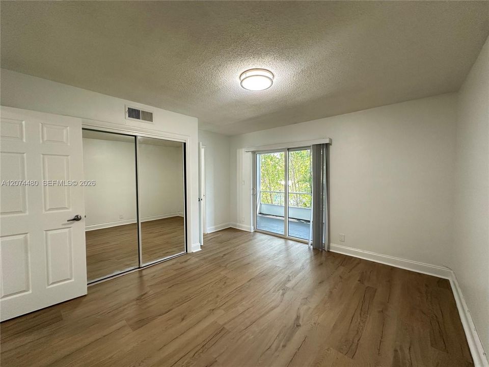 For Rent: $1,895 (1 beds, 1 baths, 925 Square Feet)