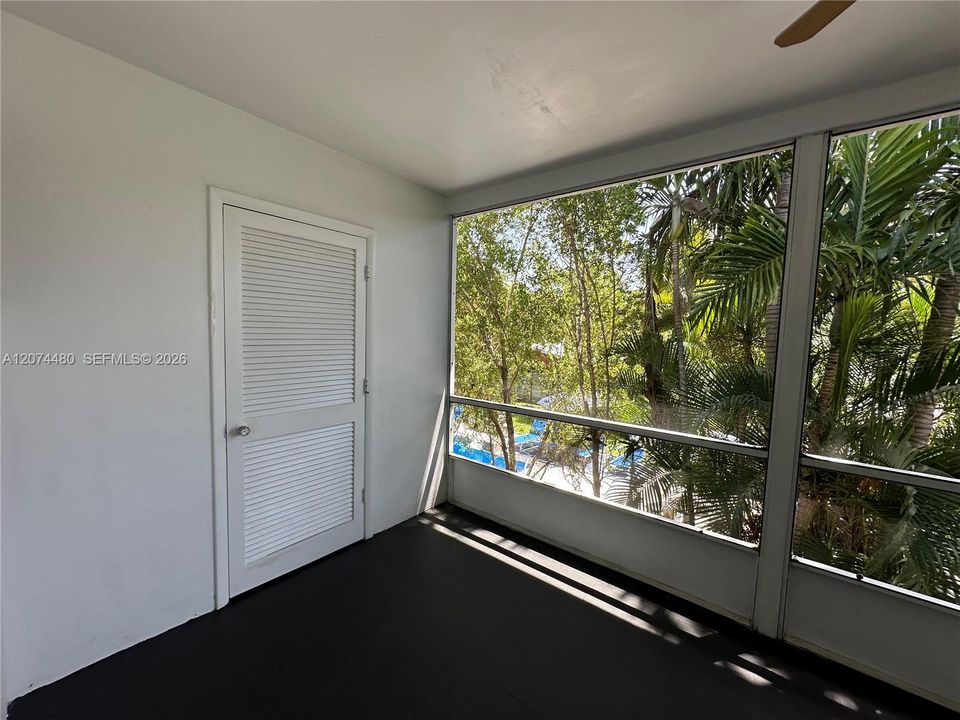 For Rent: $1,895 (1 beds, 1 baths, 925 Square Feet)